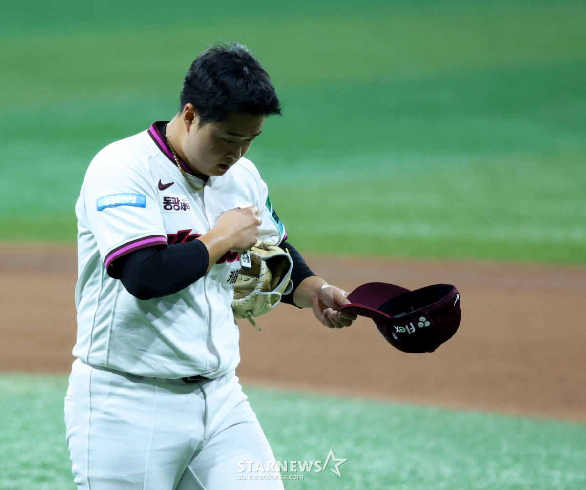 [포토]'11회초 2실점' 김재웅