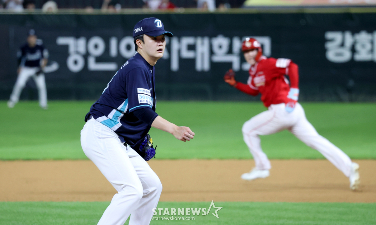 [포토] '9회말 밀어내기 볼넷 3개로 동점허용한' 임지민