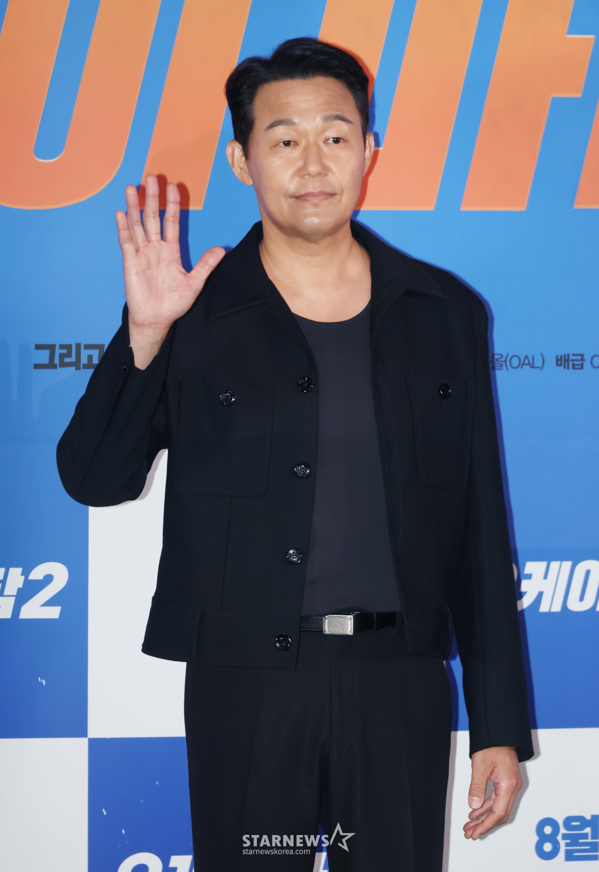 박성웅 '시크한 손인사'[★포토]