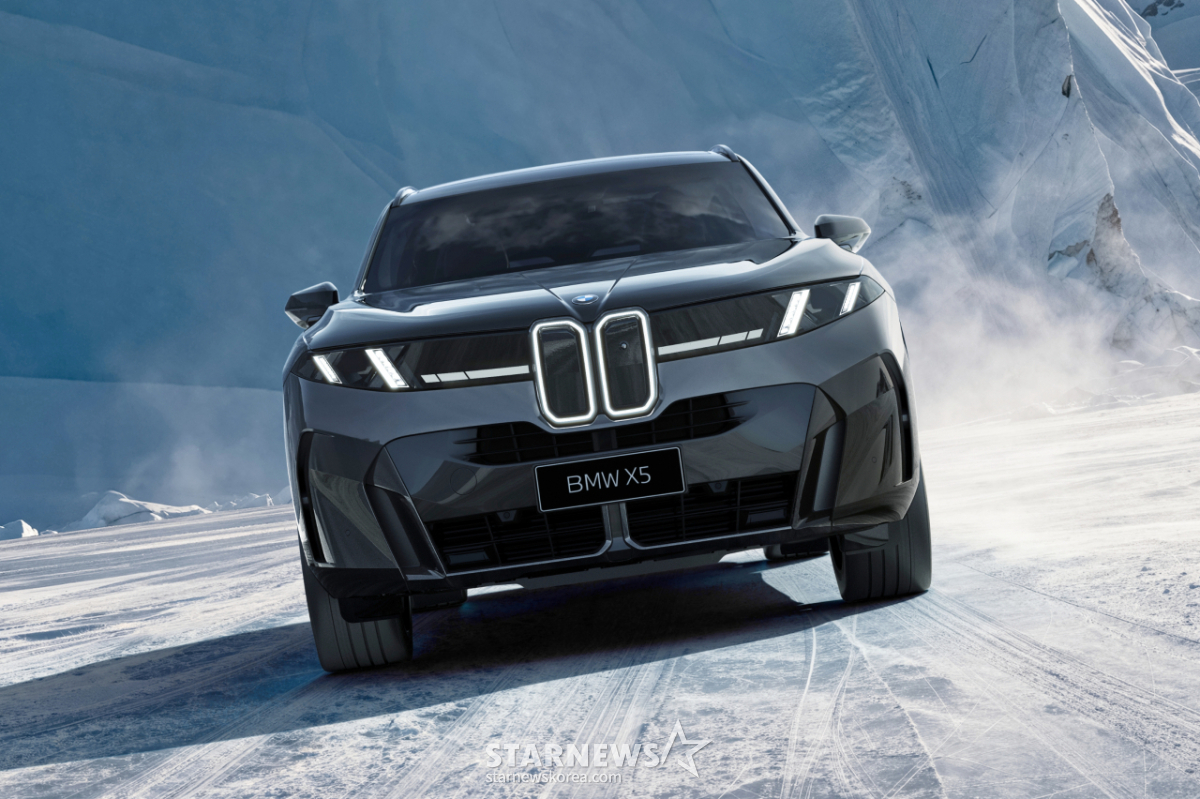 中 전용 BMW X5 L 공개, 130mm 축거 늘리고 '시어터 스크린까지'
