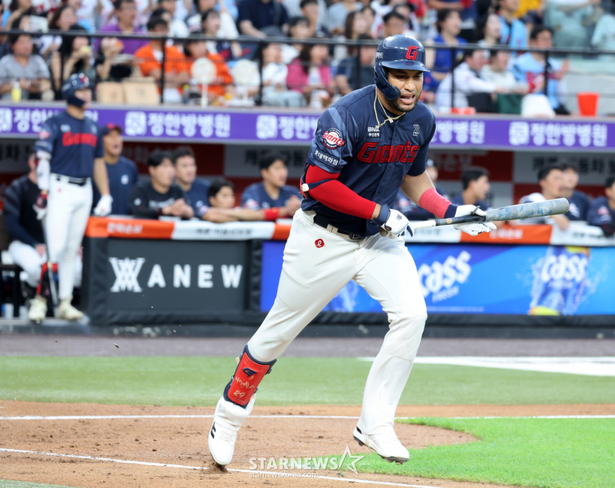 [포토] '안타가 필요했는데' 레이예스