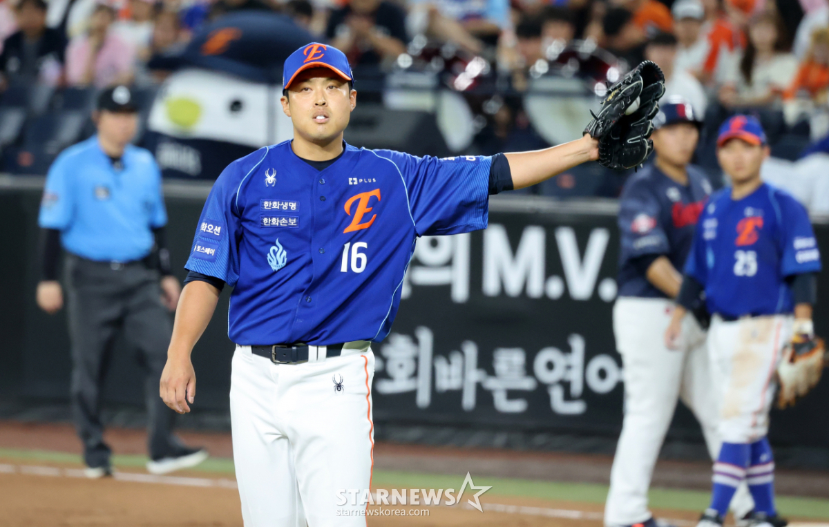 [한번에쓱] 6회초 거인 상대하러 마운드 오른 '이젠 독수리다!' 이형범