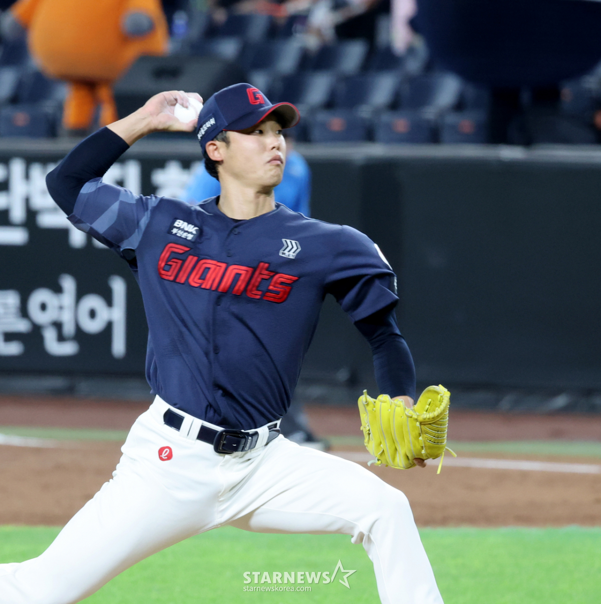 [포토] '5회말 등판한' 현도훈