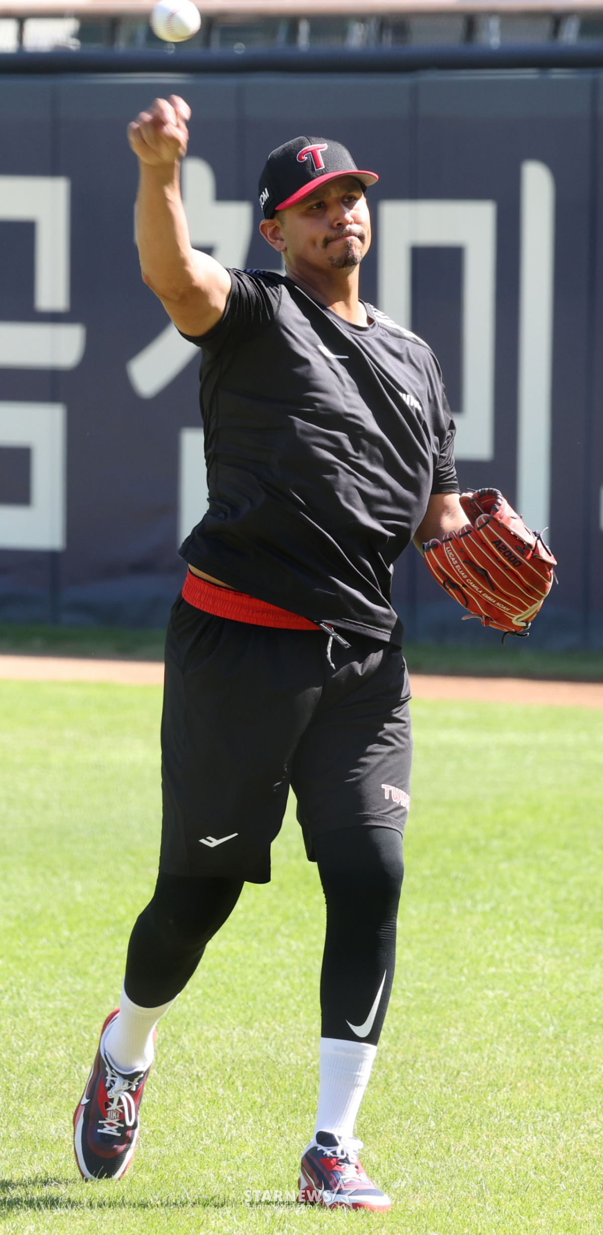 [포토] 카를로스 카라스코, 캐치볼도 MLB 스타일