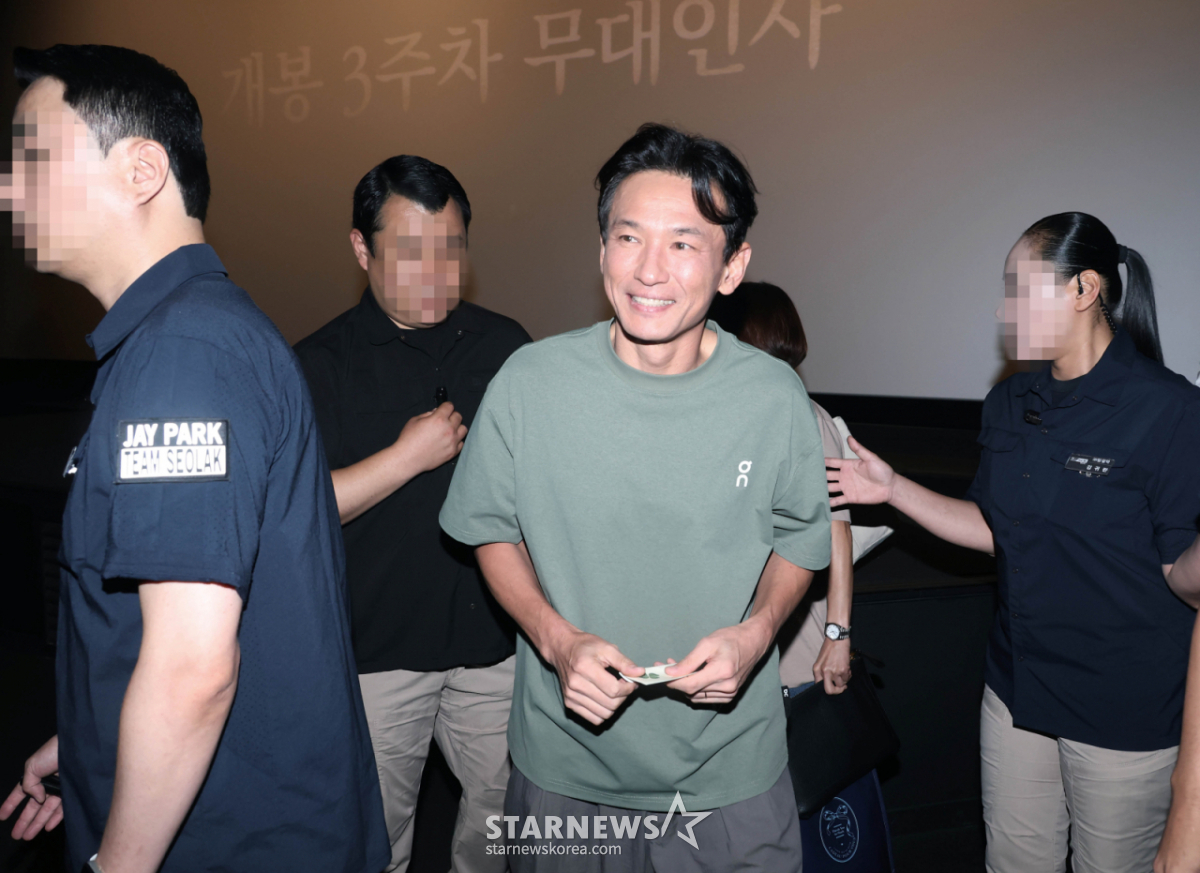 황정민, 사생활 의혹 정면 돌파..'호프' 무대인사서 밝은 미소 [스타이슈]