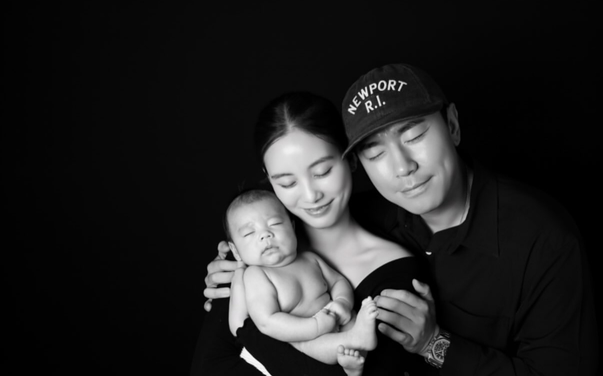 이시언♥서지승, 아들과 첫 가족사진 공개 "50일 기념사진"