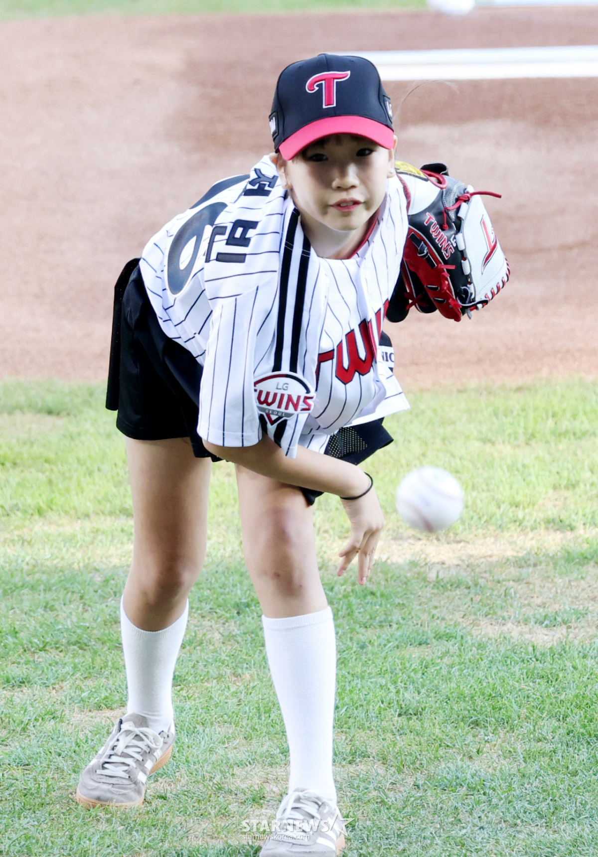 [포토] 엘린이 송채아, 뚝 떨어지는 시구 좀 보소