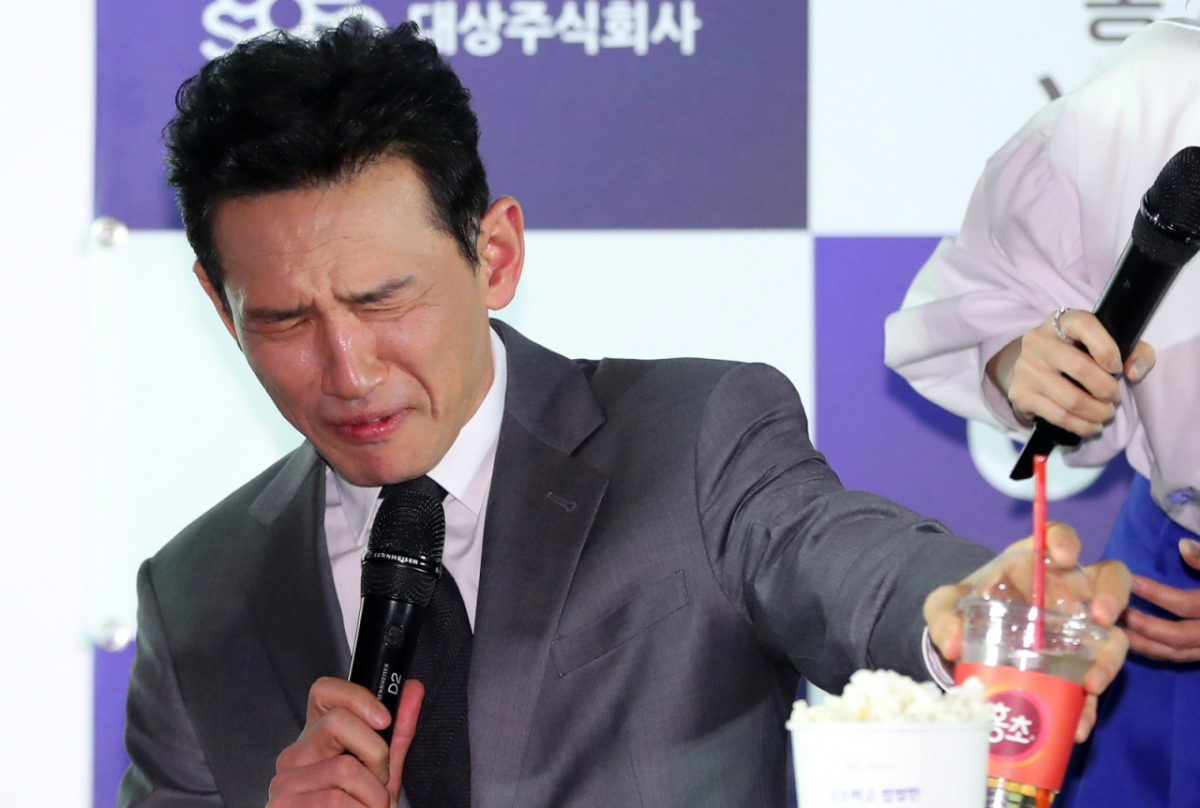 고양이 사체에 아들 스토킹까지..황정민의 처신은 아쉽지만 명백한 '스토킹' [★FOCUS]