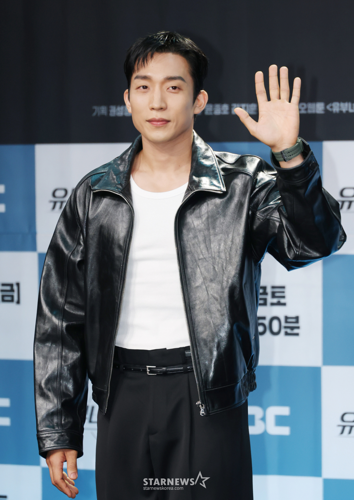 이상이 '시크한 손인사'[★포토]