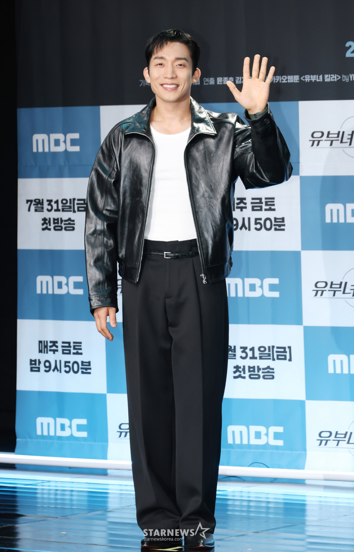 이상이 '여유로운 손인사'[★포토]