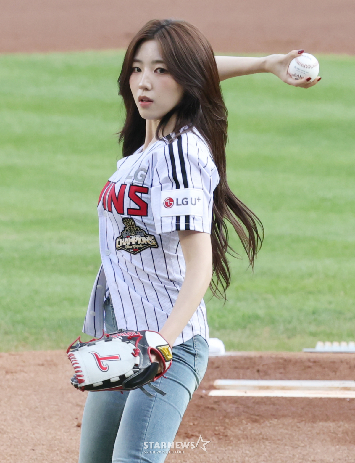 [포토] 트리플에스 박소현, S-라인 시구