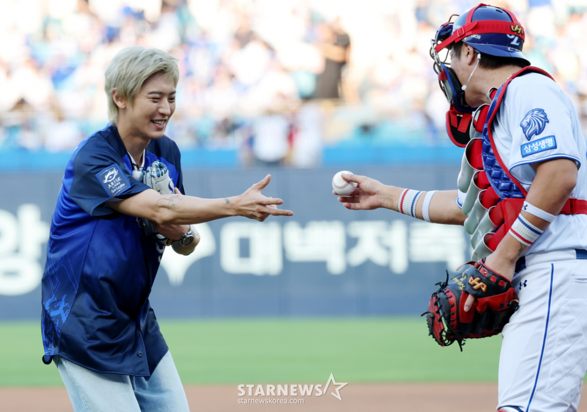 [포토] '시구볼은 못참지!' 찬열