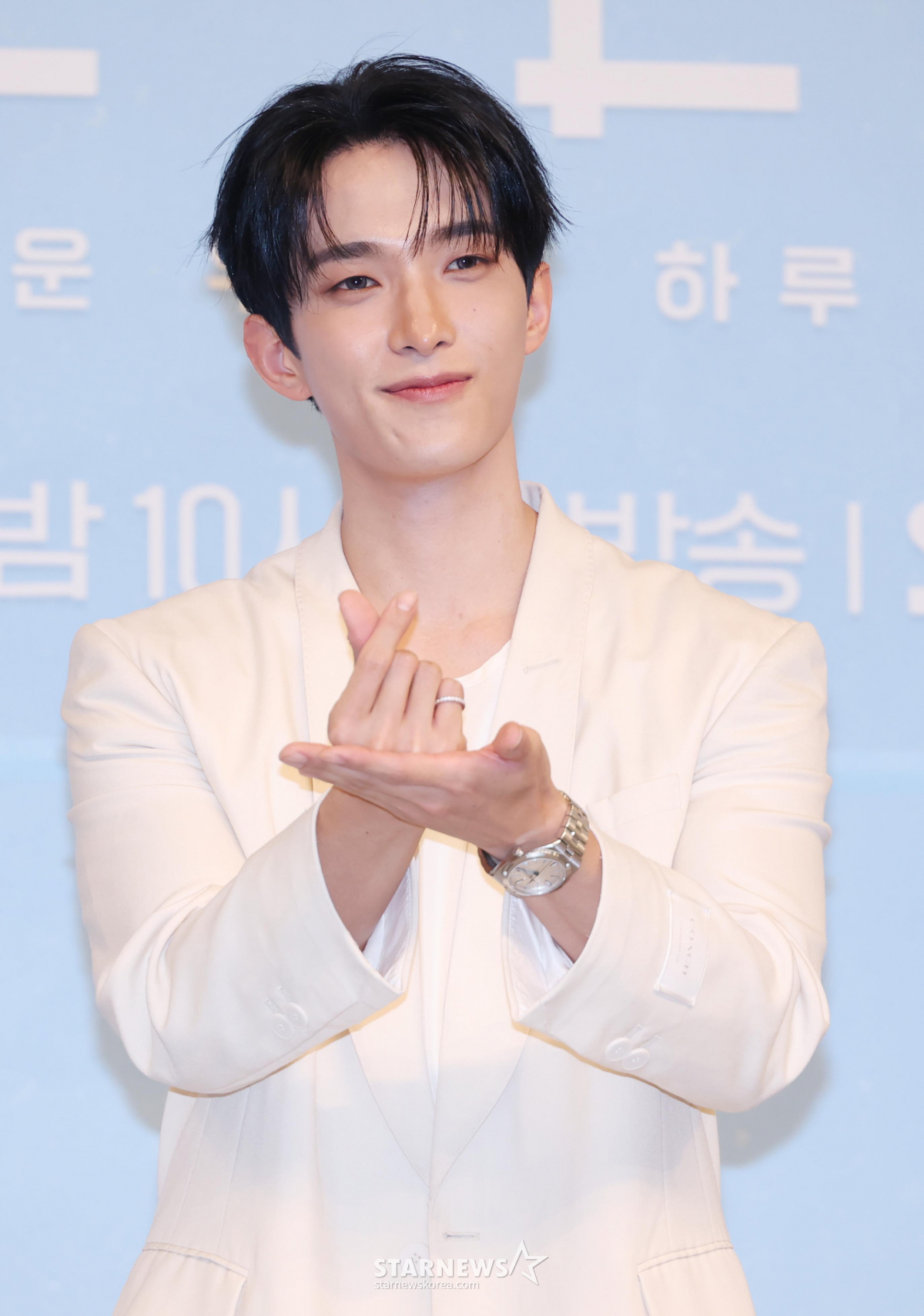 도겸 '공손 하트'[★포토]