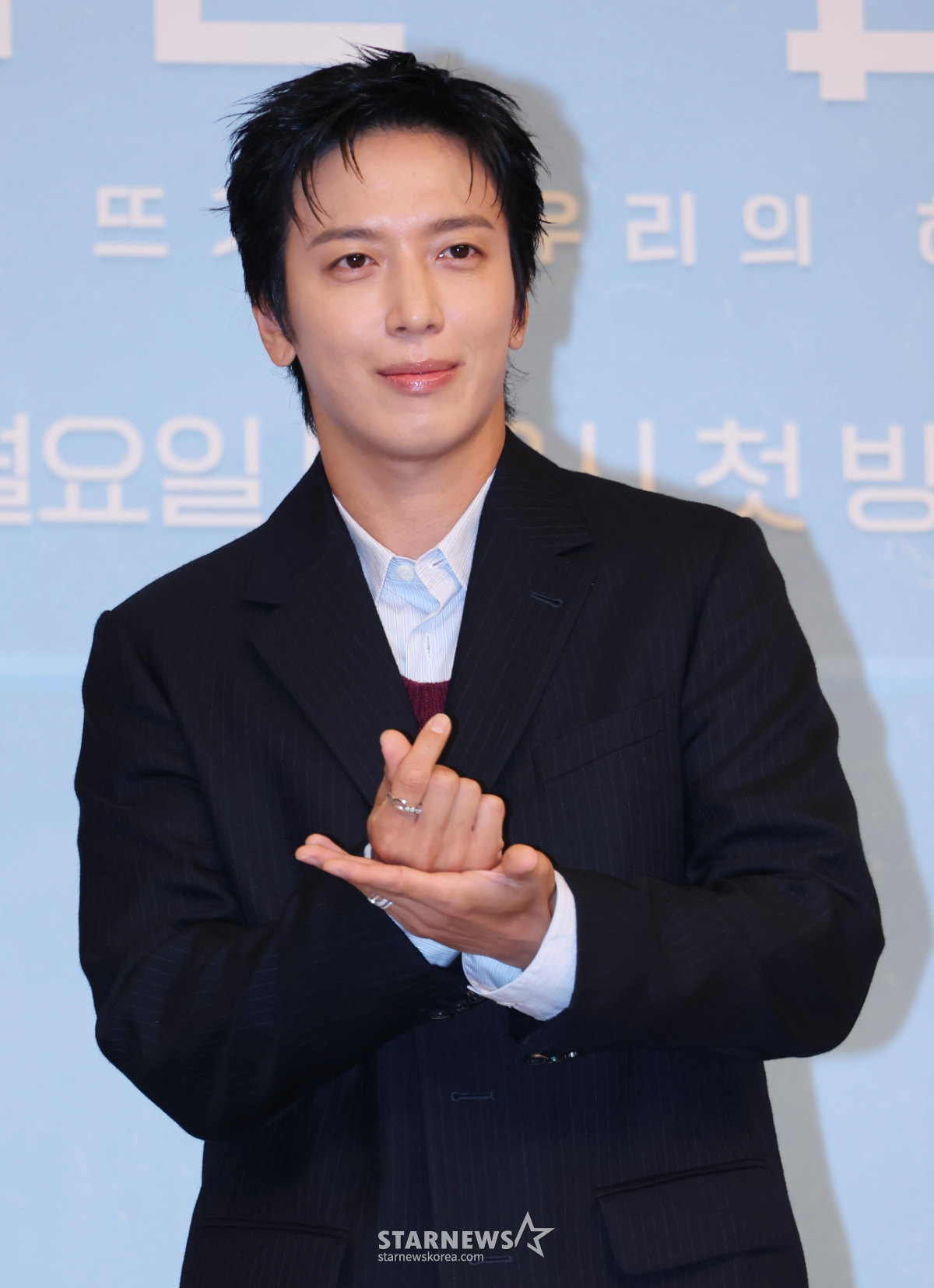 정용화 '하트는 공손하게'[★포토]