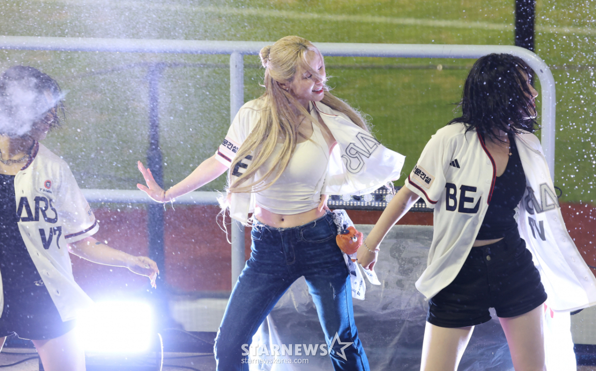 [포토] 전효성 '물줄기 약해빠졌어'