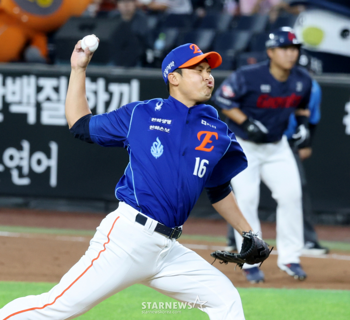 한화 원클럽맨까지 내줬는데... 'ERA 3.00→32.40' 트레이드 일주일 만에 충격 '1군 말소', KIA 이적생에 무슨 일이