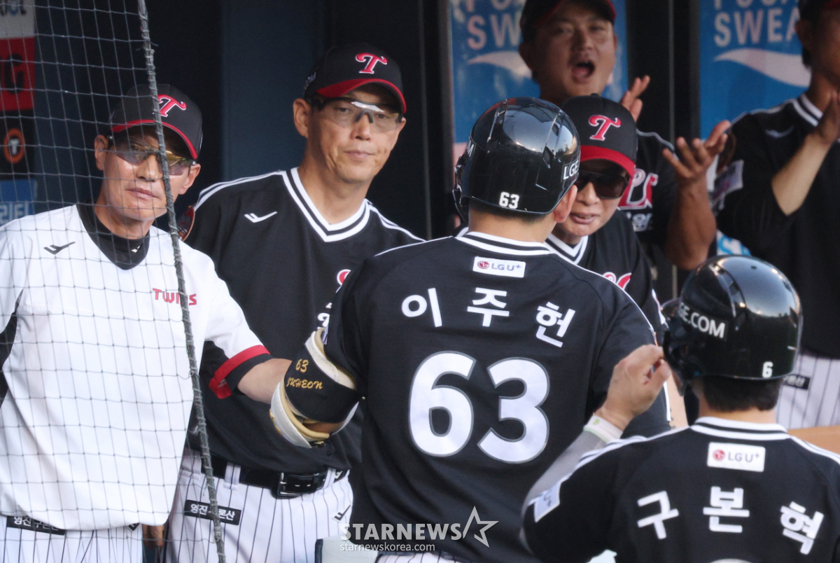 [포토] 염경엽 감독 '주헌, 본혁 굿잡'