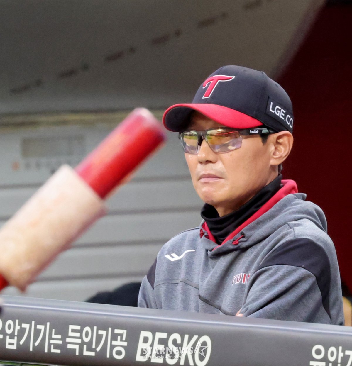 '8승 1패' SSG 만나는 염경엽 "야구 몰라요, 정말 어렵다"... 김윤식 1군 말소, 선발 라인업 공개 [인천 현장]