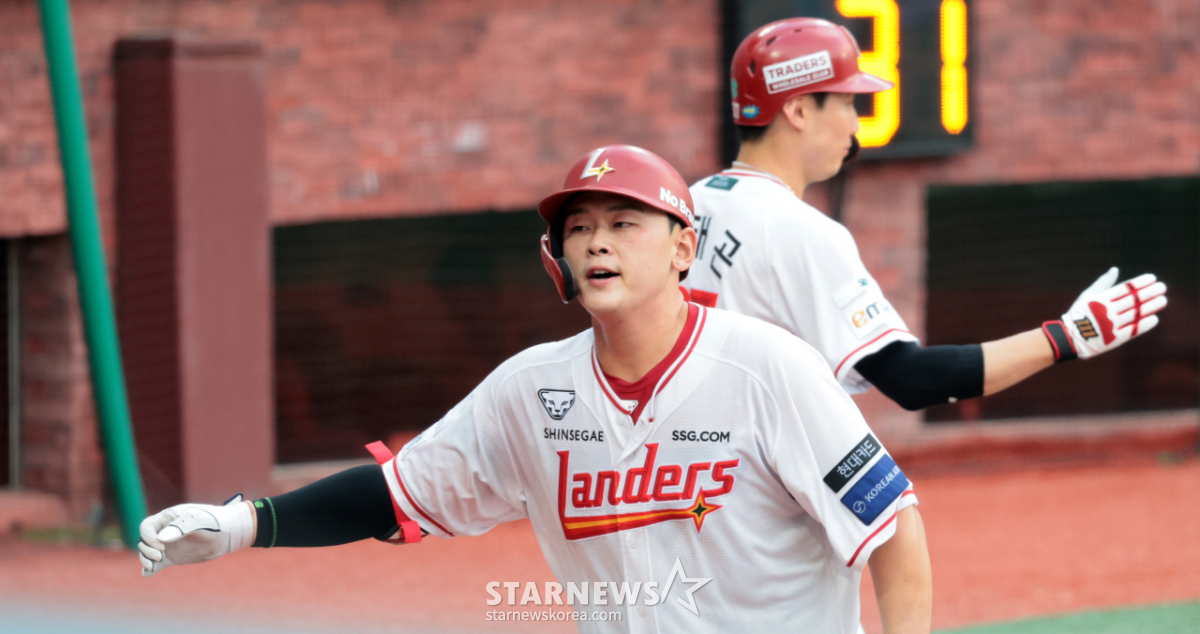 [포토] '1회말 기선제압 투런포' 랜더스 전의산
