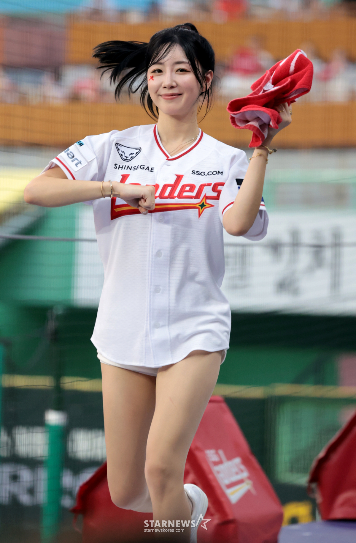 [포토] '야구는 기선제압이 중요하지!' 쓱치 안지현