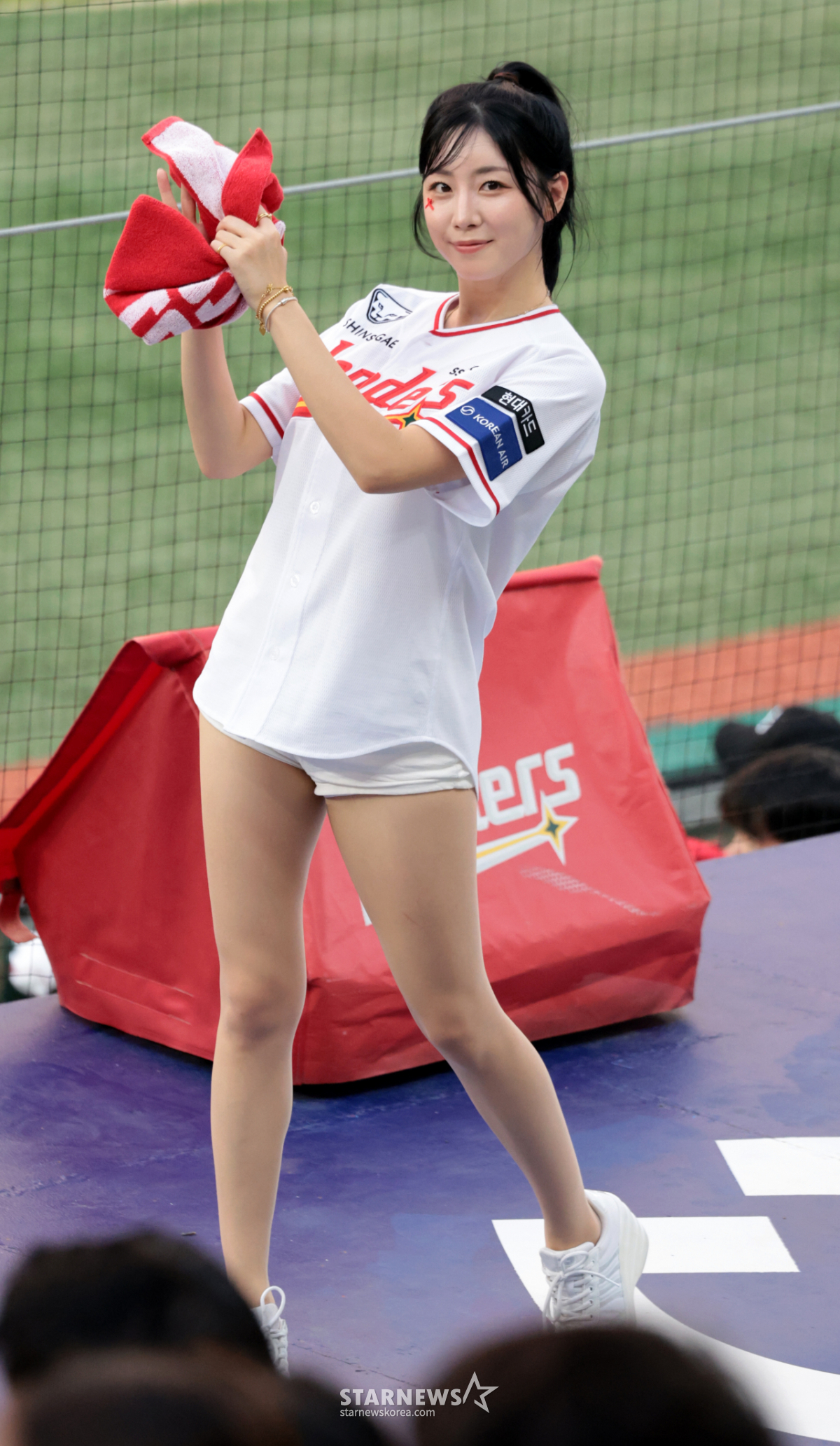 [포토] '무더위는 응원하면 잊혀져요!' 쓱치 안지현