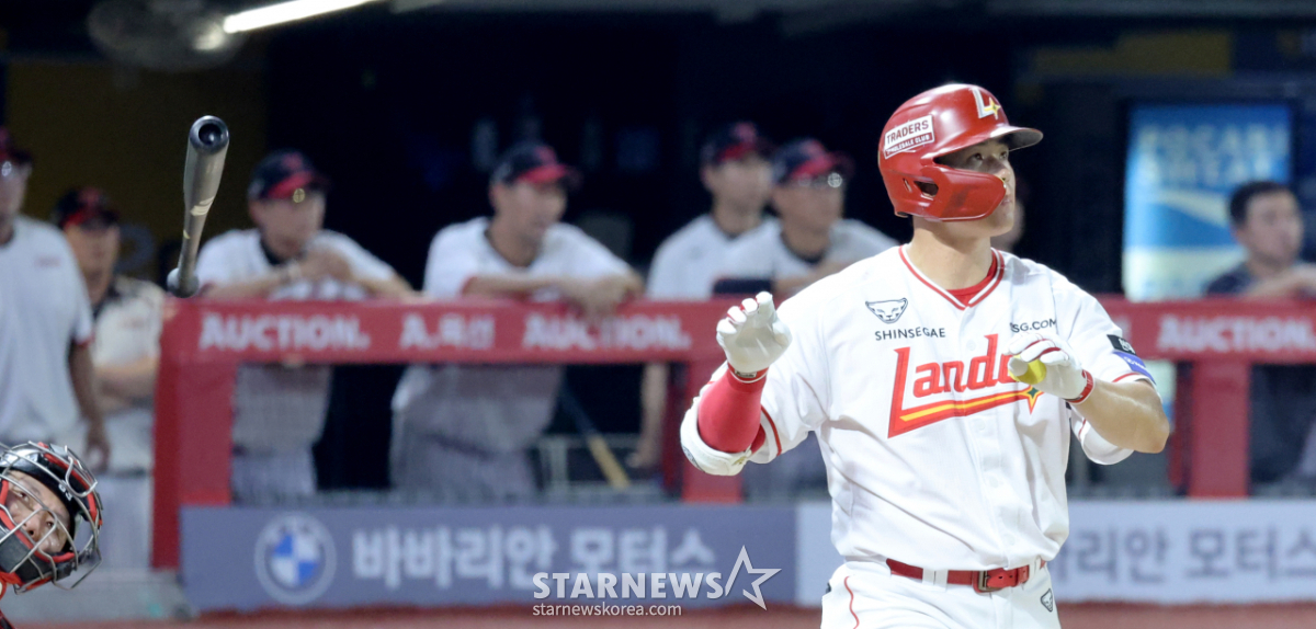 [포토] '이건 담장 너머로 무조건 갔다!' 스리런 김재환