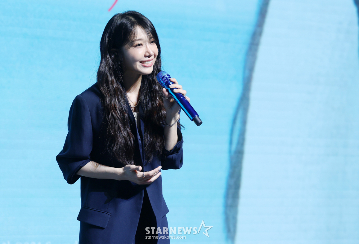 정은지, 미소 지으며 가뿐히 노래[★포토]