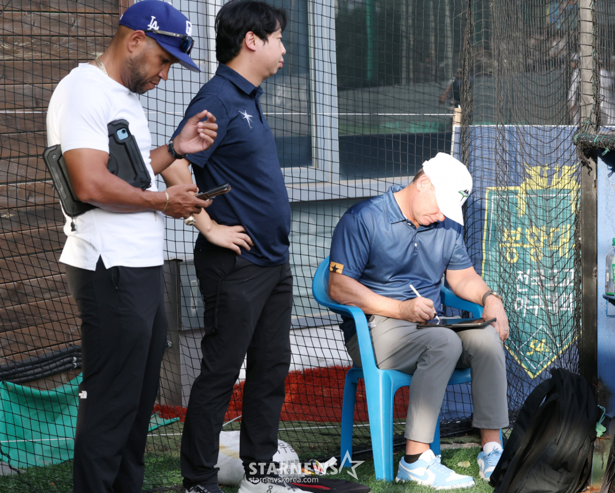[포토] 한규민 등판에 바빠진 스카우트