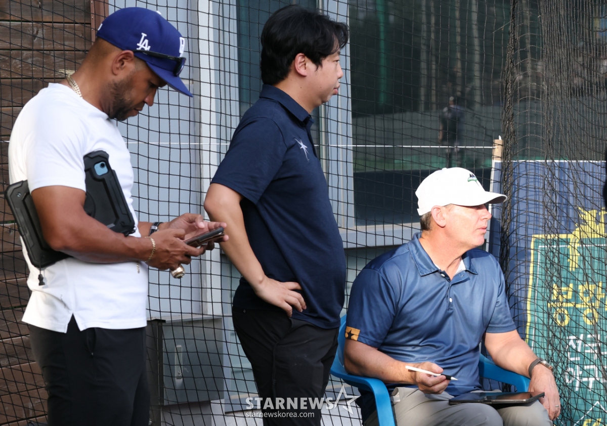 [포토] 신월구장에 모인 스카우트 '한규민 공 좋은데'