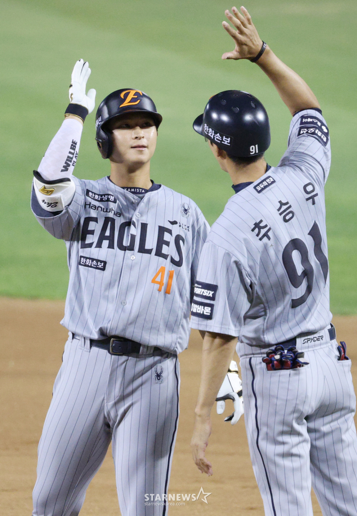 9회말 2사에 3-3 동점→노시환 안타+폭투+허인서 역전타' 한화, 연장서 4-3 진땀승... '두산 5연승 저지' [잠실 현장리뷰]