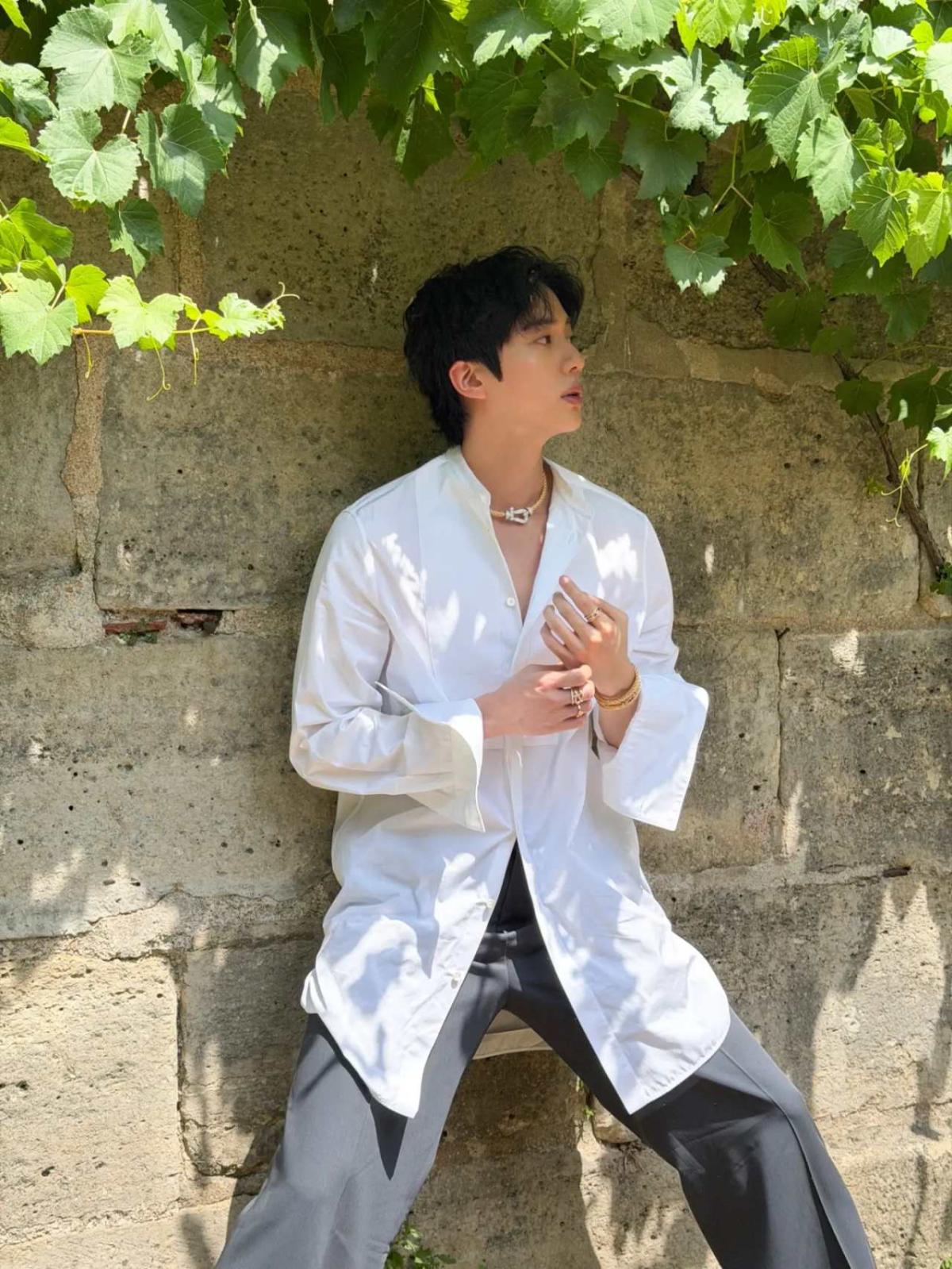 이래서 월드와이드핸섬..방탄소년단 진, 셔츠 풀어 헤친 치명 美