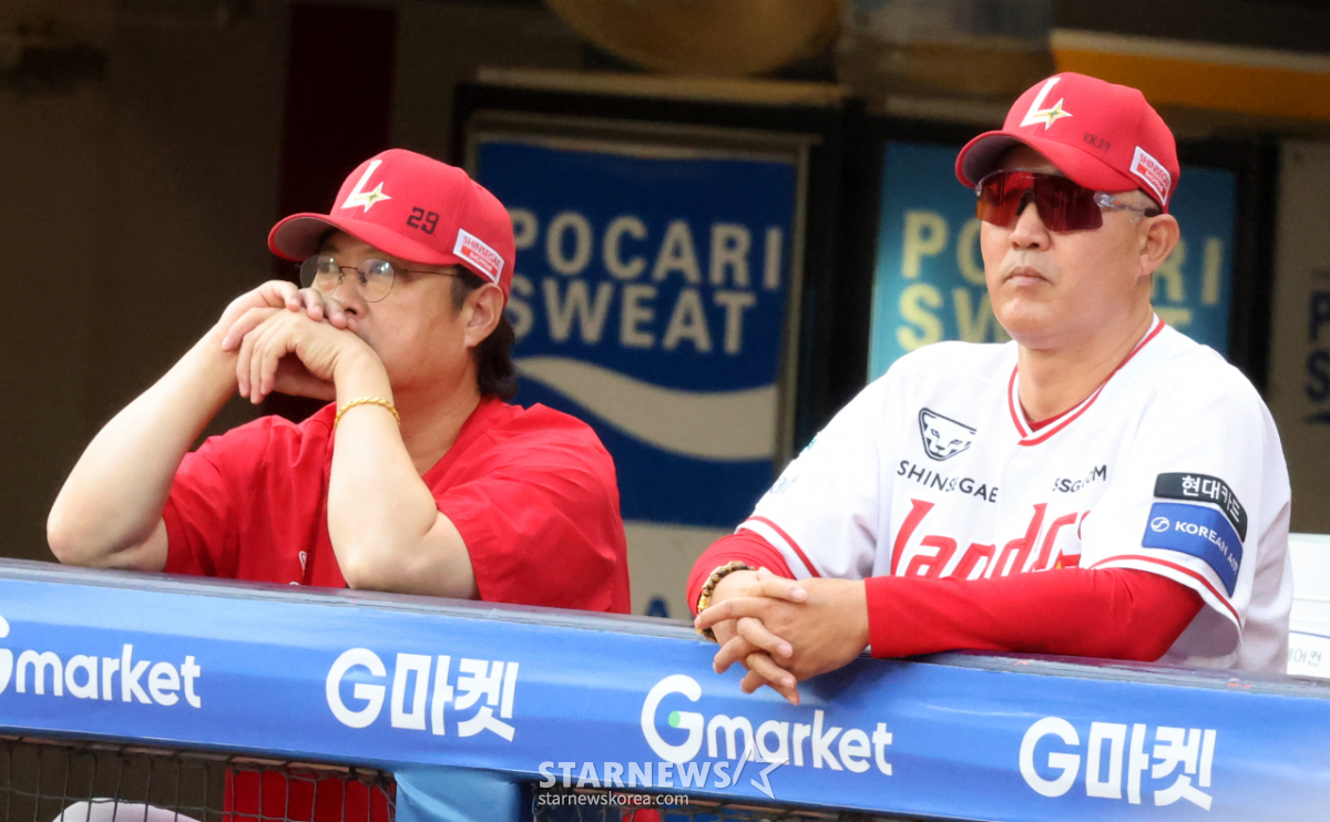 [포토]'타케다 투구 지켜보는' 이숭용 감독