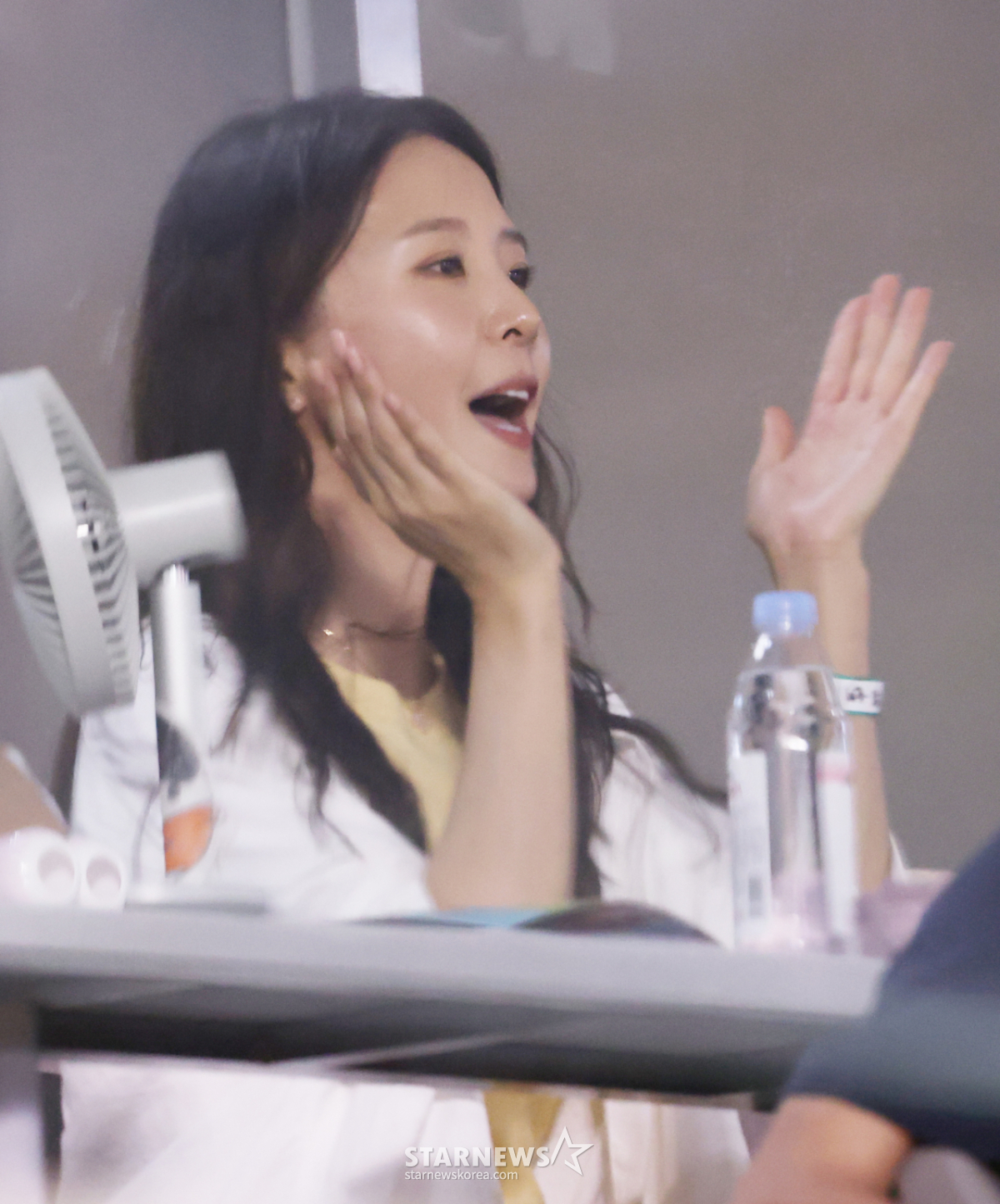 [포토] 배지현 아나 '류현진 파이팅'