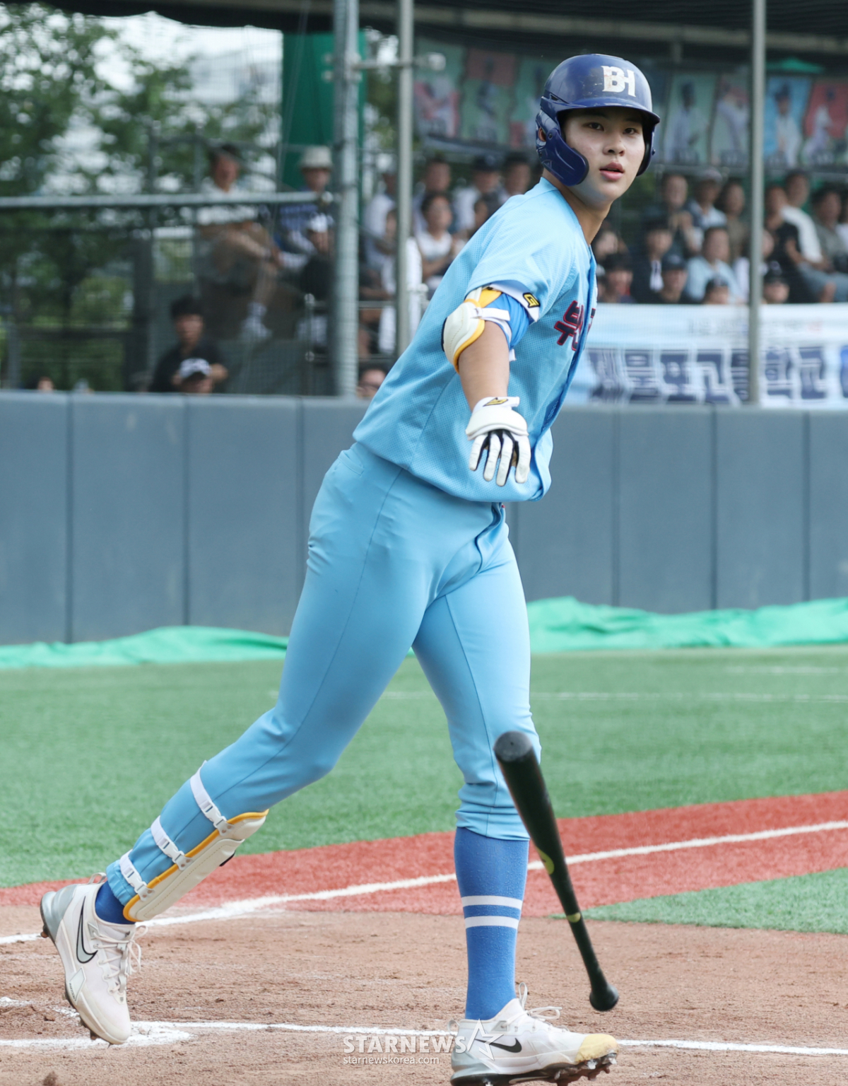 [포토] 하현승 '댄디한 배트 플립'