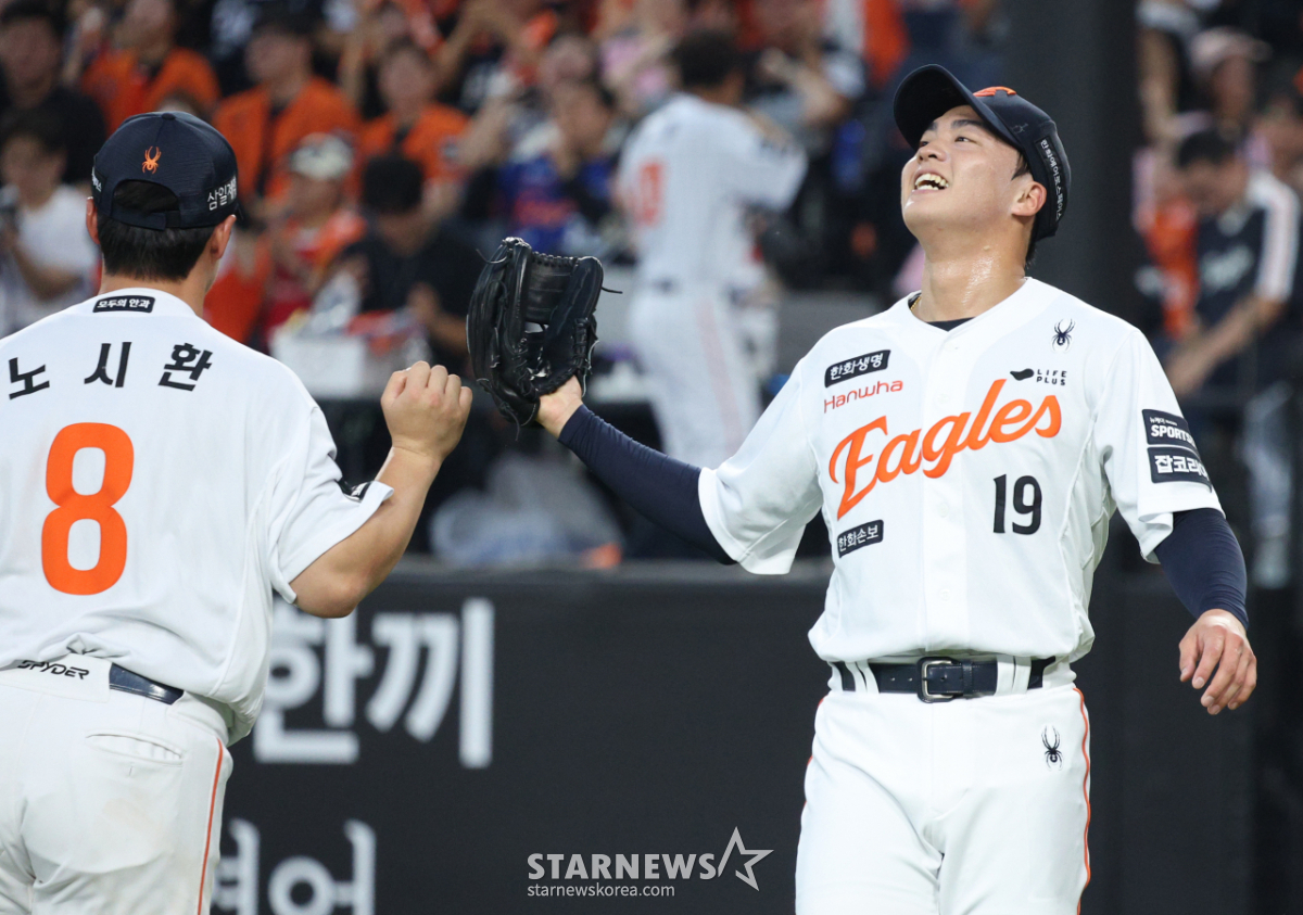 [포토] 왕옌청 '노시환 고마워'