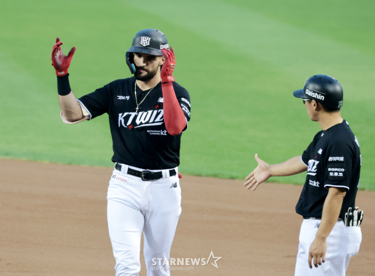 [포토]'1회초 타점올린' 힐리어드