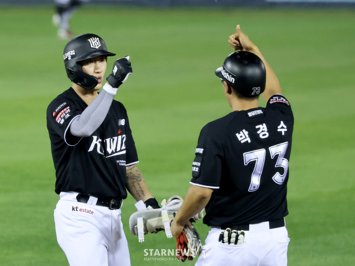 [포토]'7회초 만루에서 싹쓸이 2루타' 대타 김민혁