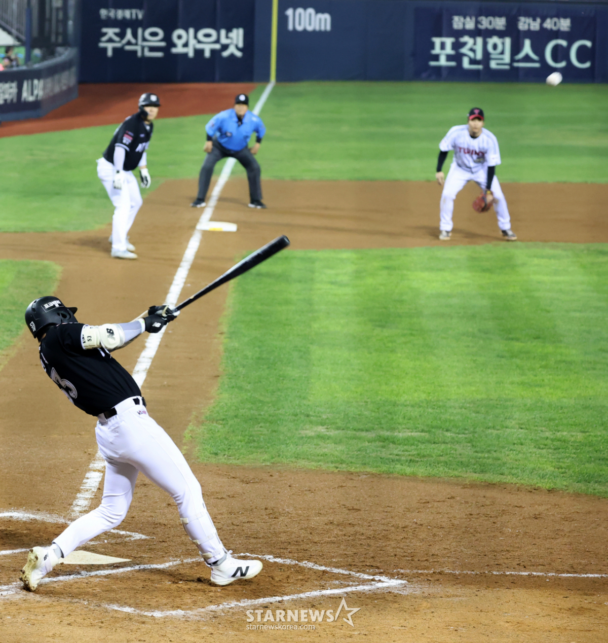 [포토]맞는 순간 느낌이 왔지 '7회초 만루에서 싹쓸이 2루타' 대타 김민혁