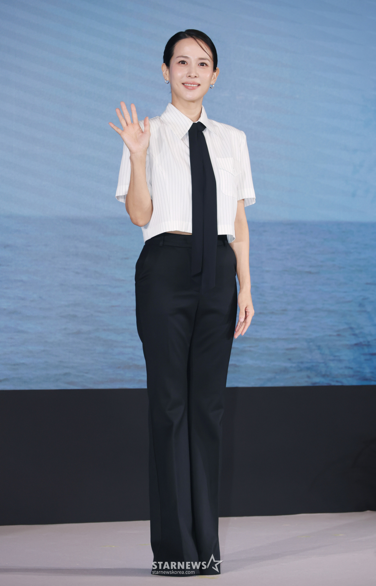 조여정 '단아한 손인사'[★포토]