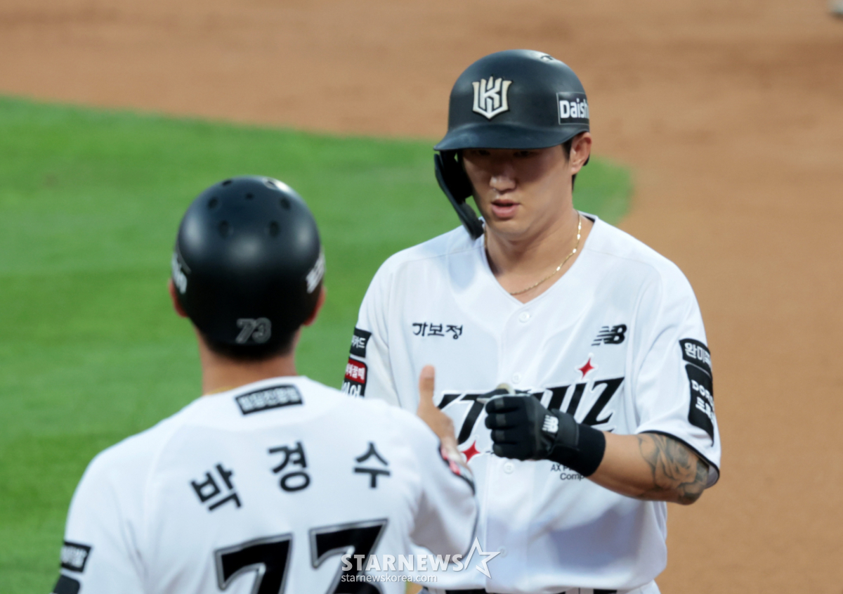 [포토]'1회말 선제타점' 김민혁