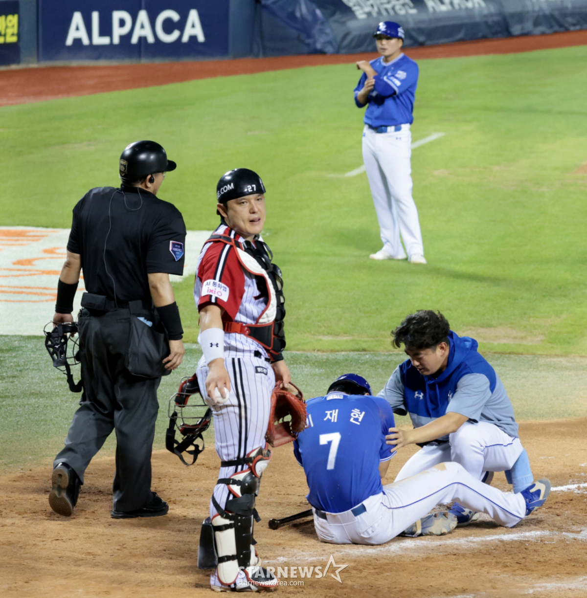 '팔꿈치에 149㎞ 강속구 직격' AG 국대 이재현, 일단 웃으며 잠실 떠났다, 오늘(7일)이 관건