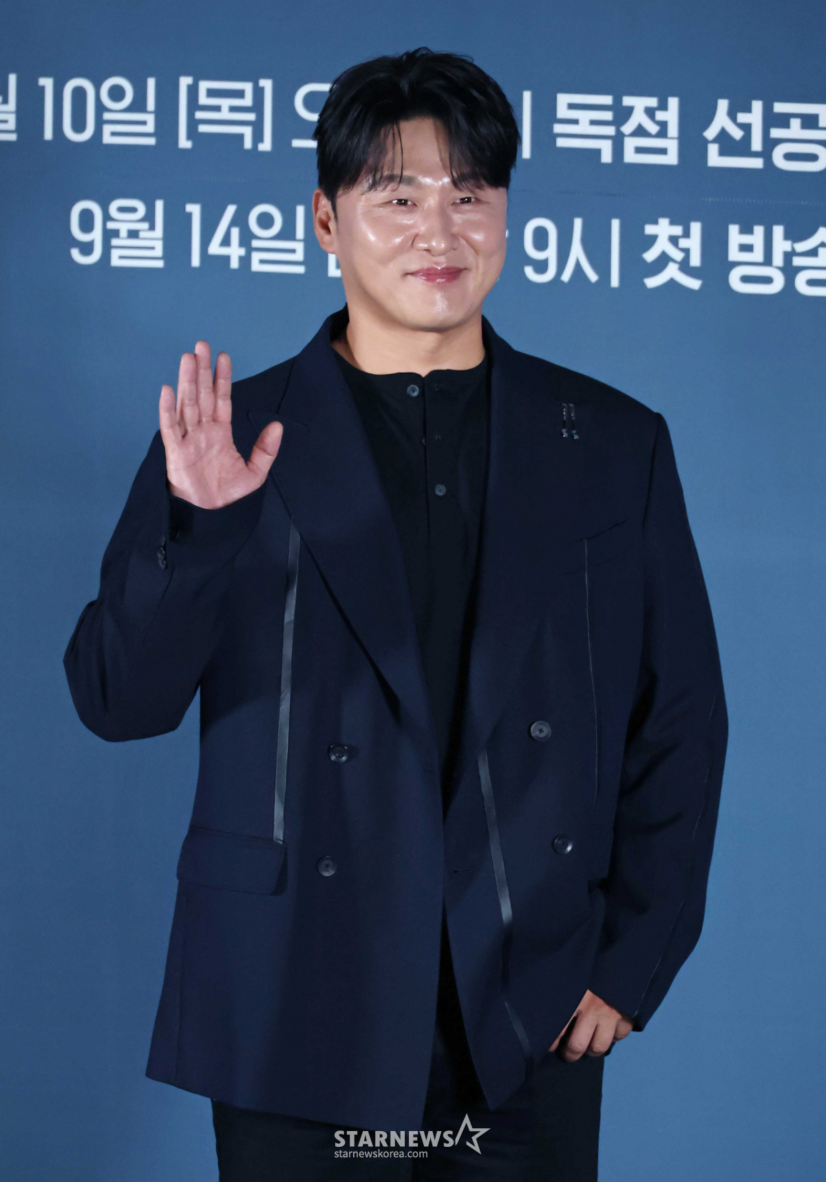 오대환 '여유로운 손인사'[★포토]