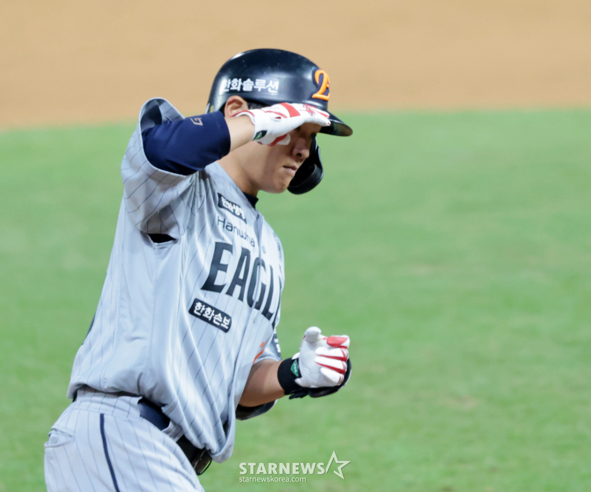 [포토] '이제 1점차다!' 김태연