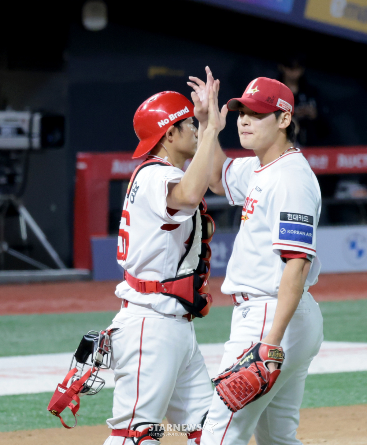 [한번에쓱]4-3 승리 자축하는 랜더스 '어제도 오늘도 1점차 지켜낸 조병현