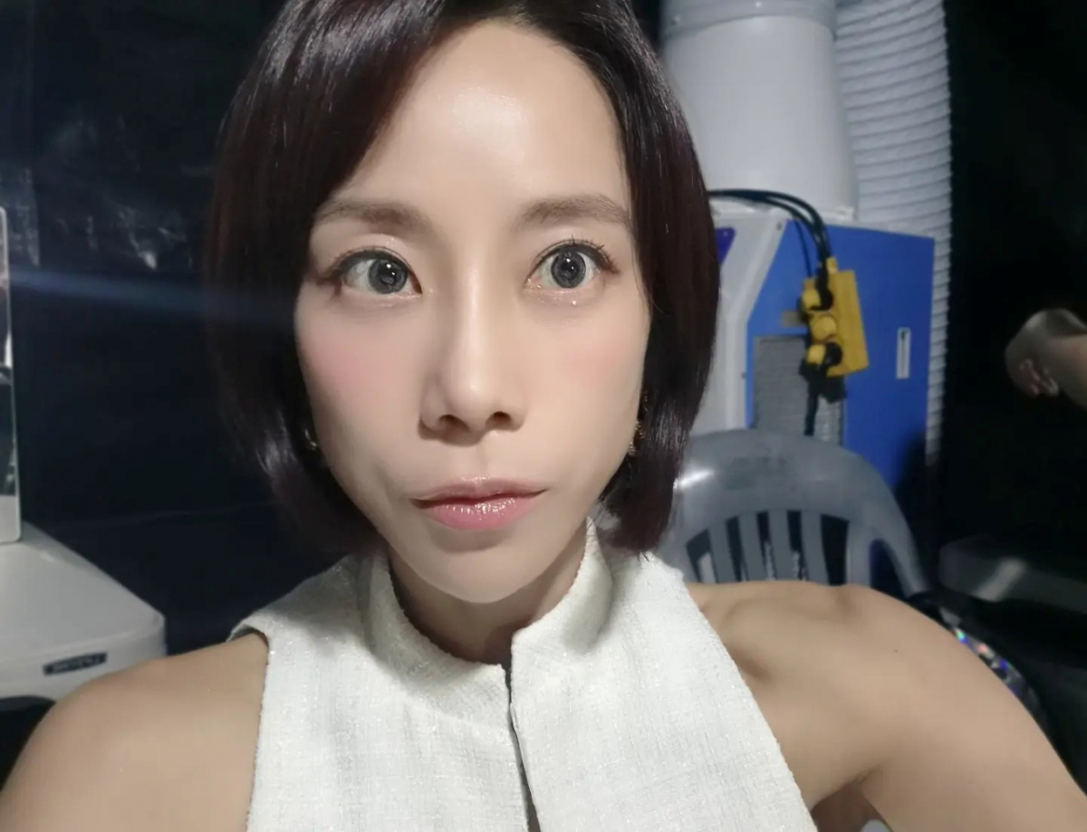 '20년만 쥬얼리 활동' 조민아, 응급실 실려갔다 "허리 디스크, 성대결절"