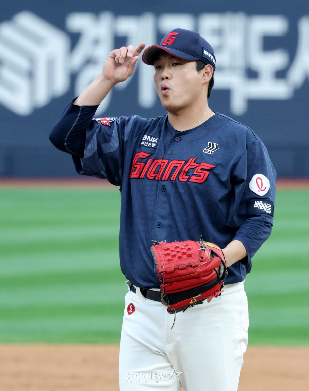 [포토]'1회말 1실점이 아쉽구나!' KT전 선발나선 나균안