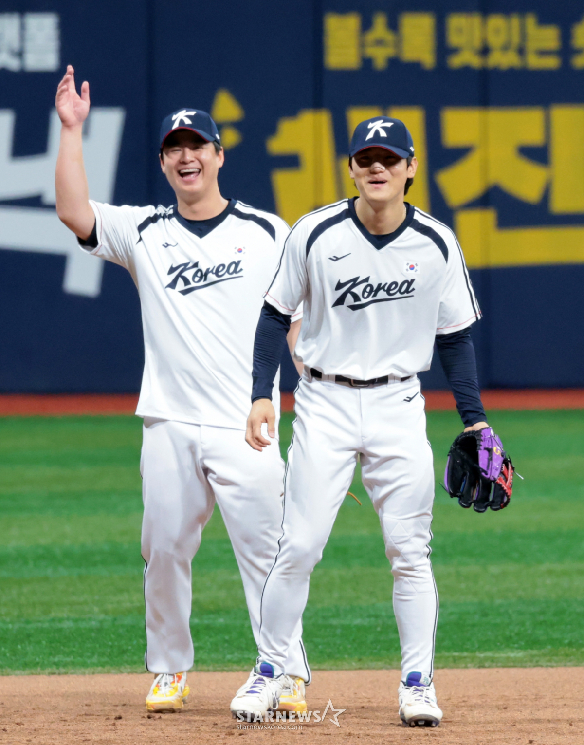 [포토]'노시환과 3루수비훈련!' 야구대표팀 김도영