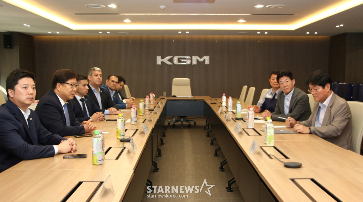 KGM, 지구 반대편 파라과이에 무쏘 EV 보낸다… 공공부문 수출 시동