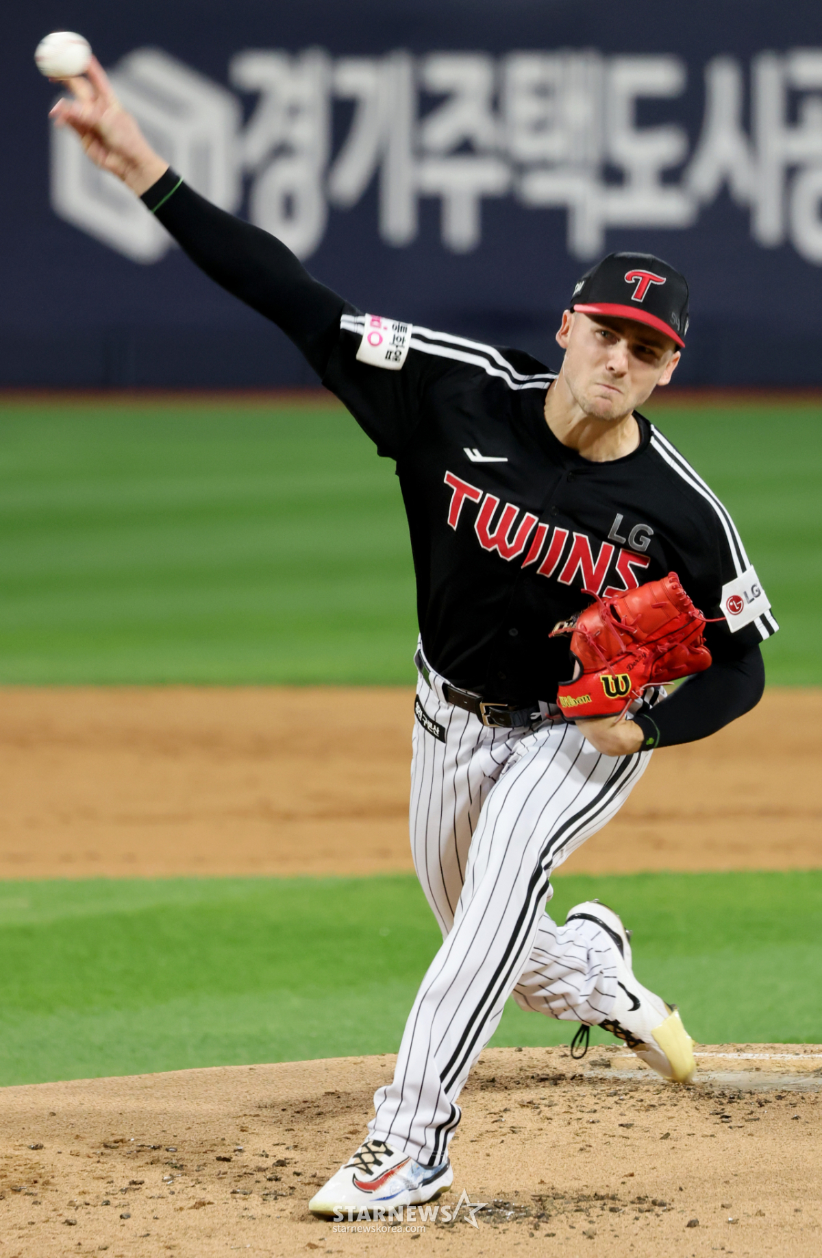 [포토]'KT 로건과 선발대결' 톨허스트