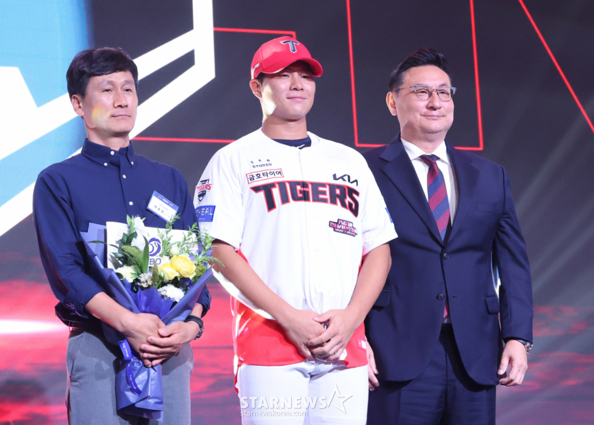 리틀 이대호가 광주로 향했다! 경남고 거포 이호민, 전체 3순위 KIA행... "난 이대호 선배와 가장 닮았다" [2027 신인드래프트]